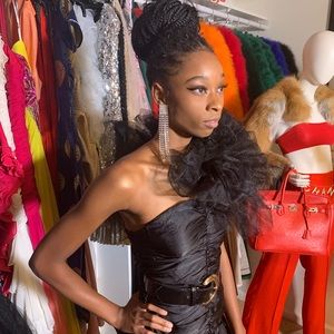 Black tulle collar one shoulder dress